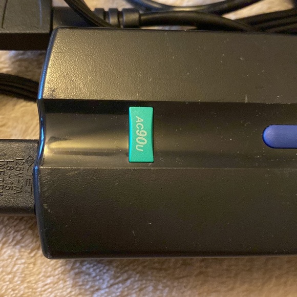 Targus 90 white universal laptop adapter power adapter - Picture 3 of 7